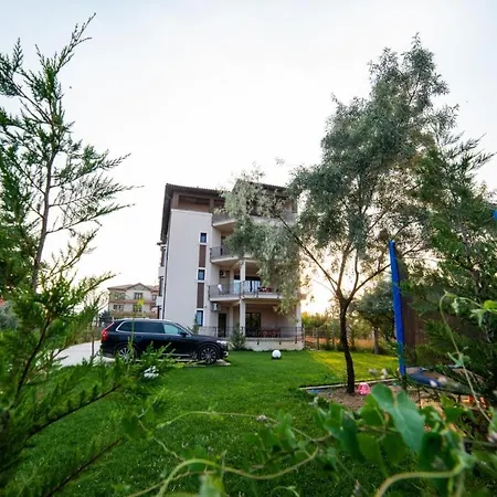 Breeze Villa Mamaia Nord-3